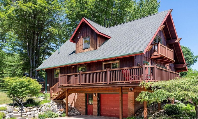 Mullett Lake Ski Chalet | North Straits Chalet-Fast Drive to Mackinaw Ferry