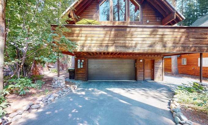 Donner Lake Woods House | North Tahoe Chalet w/Private Garage - Walk to Donner Lake