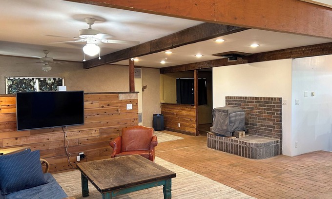 North Valley Cottage | North Valley Artist’s Cottage -peaceful, bright