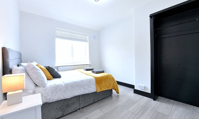 Hale House | North West London Escape. Modern 3 Bedroom House. Quick to Central London