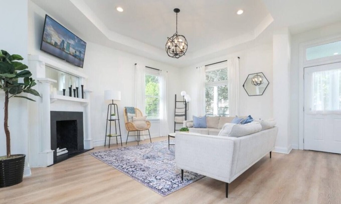 Springfield Apartment | Northeast Florida Retreat