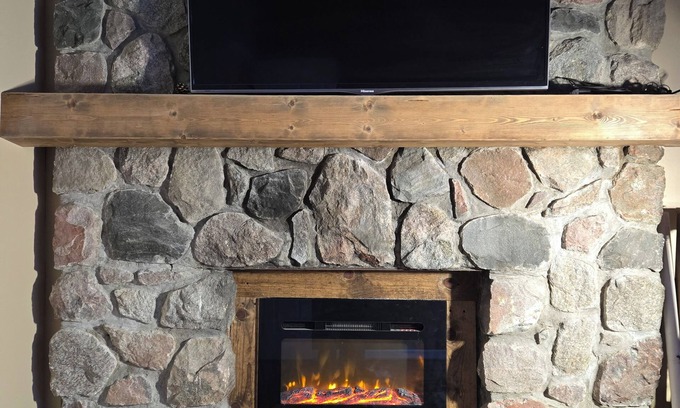Michaywe Ski Chalet | Northern Comfort Chalet with WiFi in Gaylord