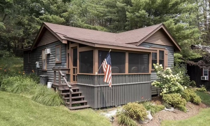 North Lake George Cottage | Northern Lake George cottage with Beach access.