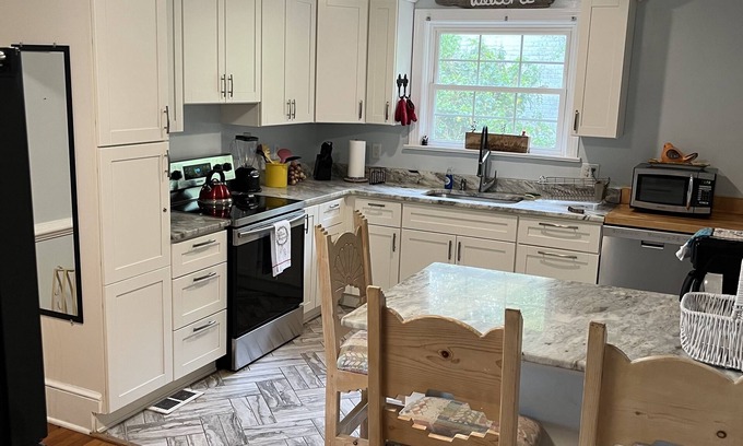 Bellevue House | Northside Cape 2 bedroom with a large loft!