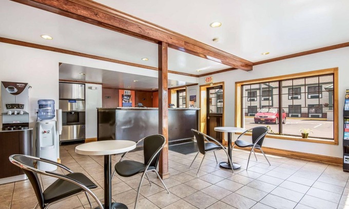 Queensbury Hotel | Northway Inn Queensbury - Lake George