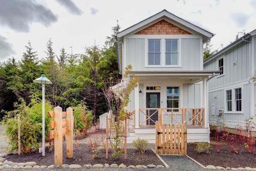 Seabrook House | Northwest Cabin by Seabrook Hospitality