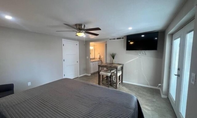 Tucson House | Northwest Jr Suite #4 with Laundry and Parking