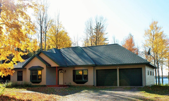 Hayward House | Northwood's Fish Haven on Beautiful Moose Lake; 2 kayaks, Lilly pad & game-room