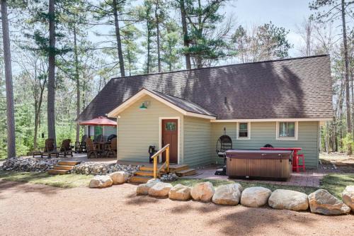Minocqua House | Northwood Tours Escape Hot Tub and Lake Access!