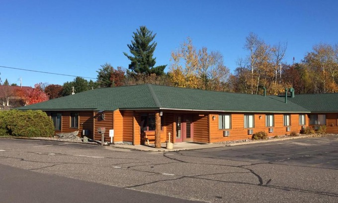 Minocqua Hotel | Northwoods Inn & Suites Minocqua
