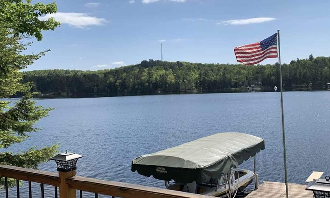Florence House | Northwoods Paradise on Keyes Lake sleeps 12