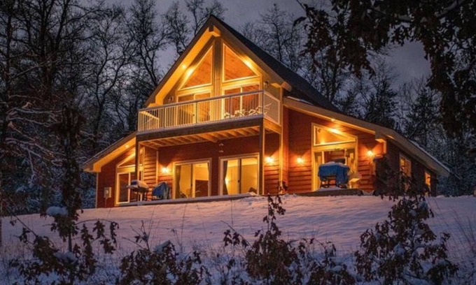 Danbury House | Northwoods Retreat- UTV/Snowmobilers paradise! Enjoy Voyager Village amenities!