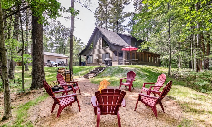 Minocqua Cabin | Northwoods Trailside Getaway