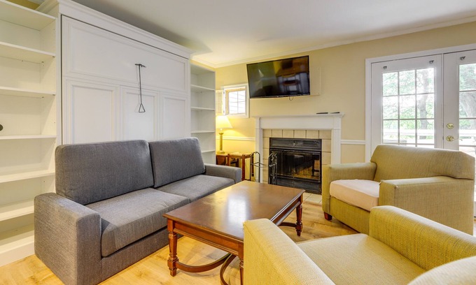 Norwich Apartment | Norwich Studio w/ Community Pool & Hot Tub!