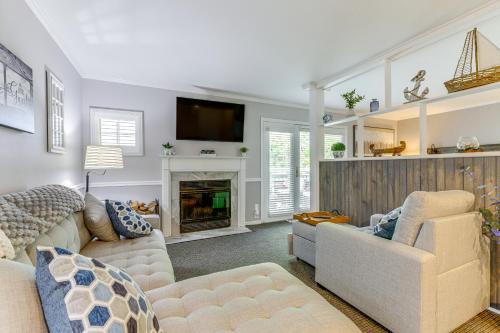 Norwich Apartment | Norwich Vacation Rental with Golf Course Views!