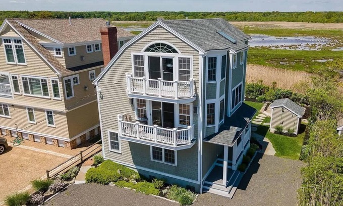Southern Coast House | Not So Moody - Stay for 10!