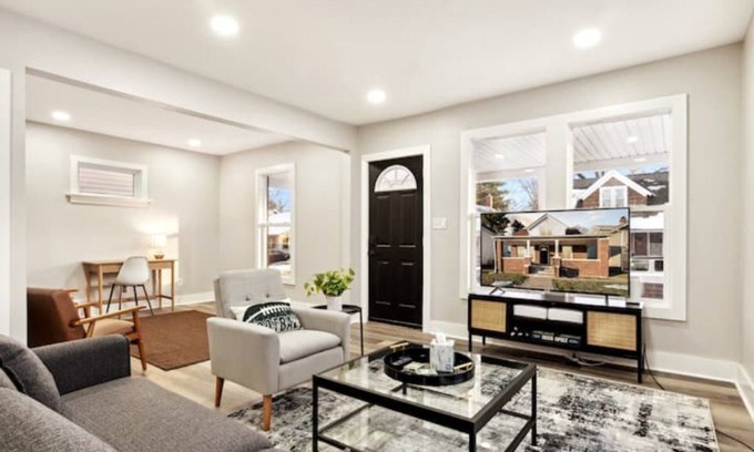Northeast South Bend House | Notre Dame Closeby Within 1 mile - Comfortable & Convenient!
