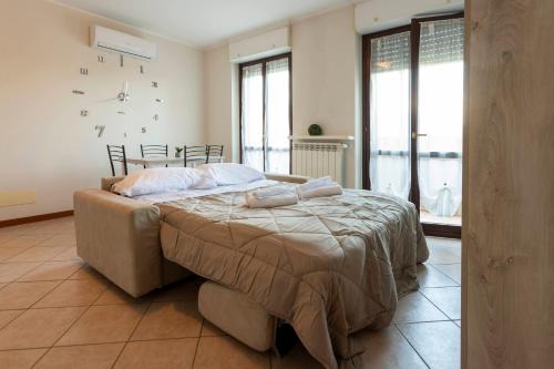 Novara Apartment | Novara Smart Stay - Station, AC & 2Gb s Wi-Fi
