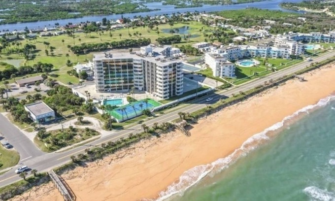 Flagler Beach Condo | NOW 1,700 PER MONTH SEPT, OCT, NOV!n2/2 BEACHFRONT bldg INTRACOASTAL view!