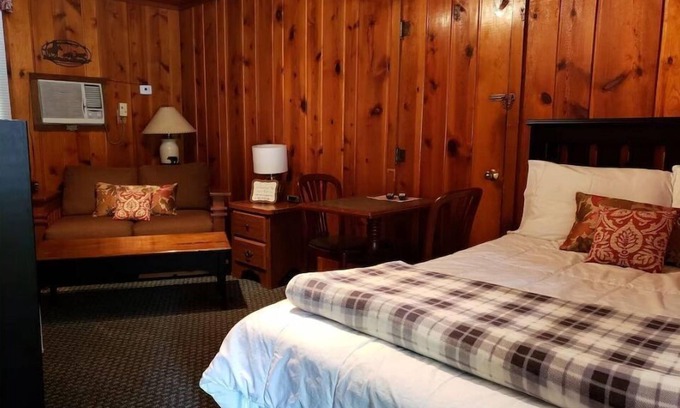 Gaylord Hotel | nPine Cone Inn - Room M7 Otsego Lake with beach access & State park