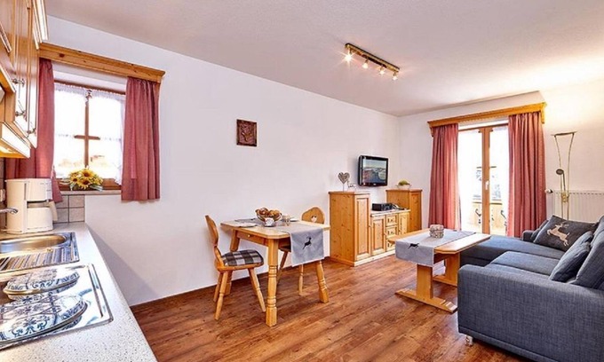 Wallgau Apartment | "Nr. 1" apartment, 1 bedroom, shower, WC - Anneliese, guest house