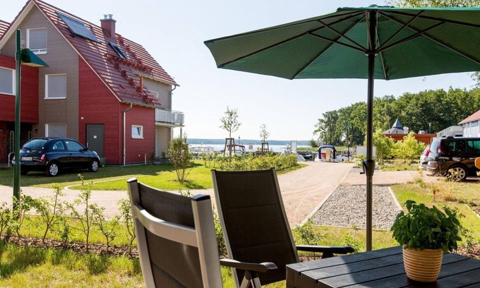 Plau am See Apartment | Nr 25 Modern 2-room apartment in a quiet location with fireplace. Dog allowed -