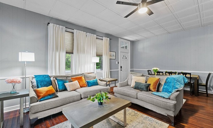 Downtown House | nRetro Raleigh Downtown Flat Unit A~EV Chargers