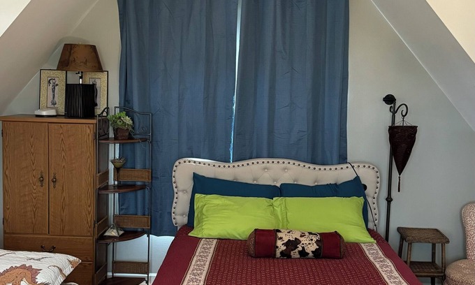 Port Angeles House | nThe Birch…Beautiful…Private…Cottage…loft…great for two…can sleep 5. Surprises