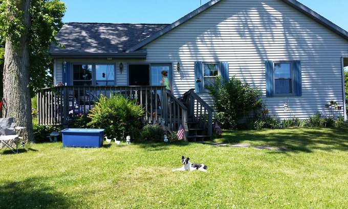 Baileys Harbor House | nTHE TRANQUIL HAVEN , PETS WELCOME