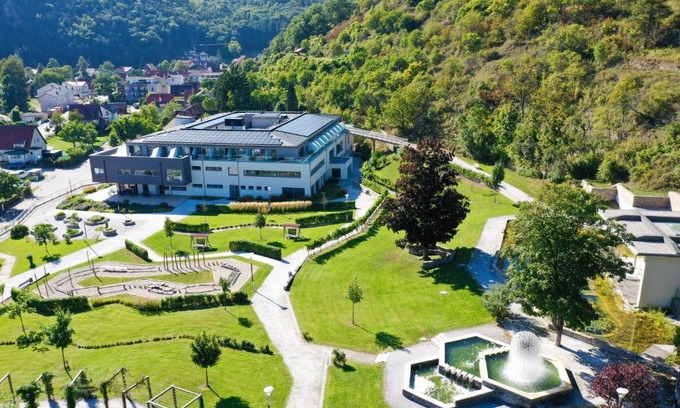 Senftenberg Bed & Breakfast | Nuhr Medical - Hotel & Restaurant - Ab 3 Nächtigungen von 04 Dezember 2025 bis 08 Dezember 2025 kostenlose 20 Minuten Massage-Halbpension inkludiert Minus 20 Prozent auf Kosmetikbehandlungen