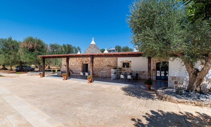 San Michele Salentino House | Null 'Mandorlo' with Shared Pool, Wi-Fi and Air Conditioning