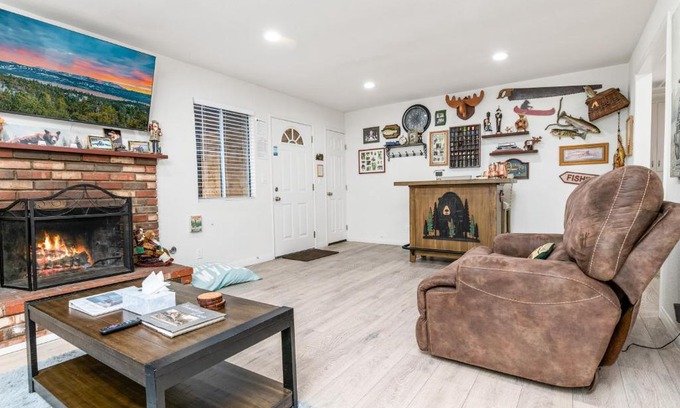 Big Bear Lake House | Nunu's Cabin - Beautiful cabin, close to ski resorts and town, Hot Tub and Board Games!