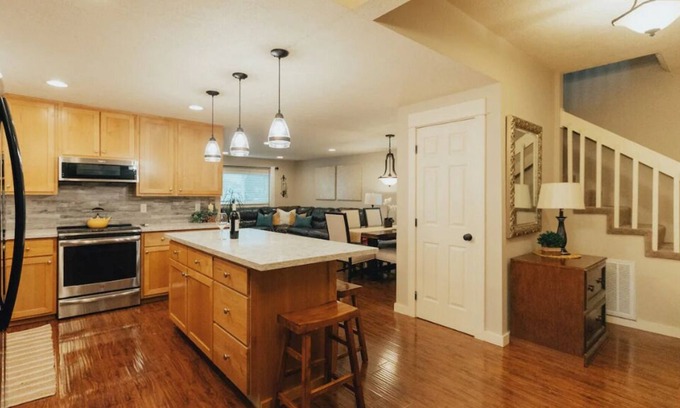 Carlton House | NW Getaway, 3 bedroom, 2.5 BA in wine country