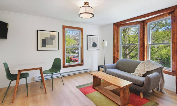Ithaca House | NY Suite | Downtown Walk to Commons | Free Parking