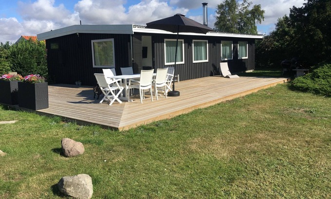 Karrebksminde House | Nyistandsat sommerhus
