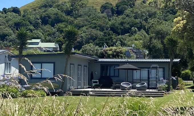 Blackhead House | Beach Front Bach Beauty