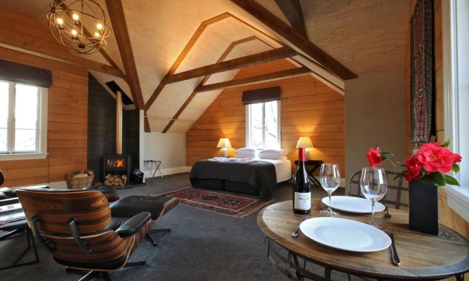 Lowburn House | O Naturel Vineyard Stay
