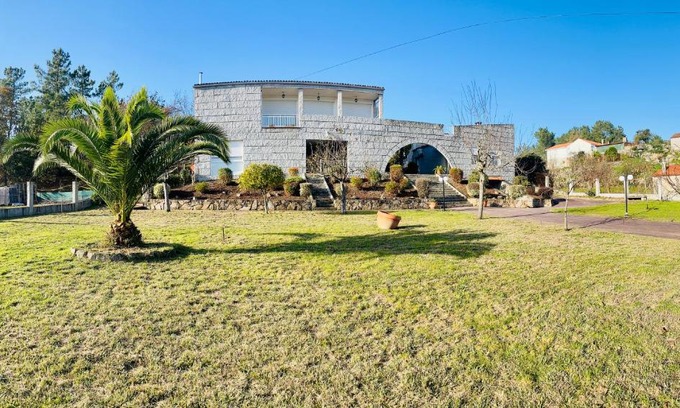 Amoeiro House | O Souto de Monteasnal
