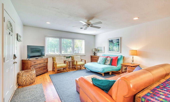 Long Beach Cottage | Oak Island Cottage: Minutes to Long Beach!