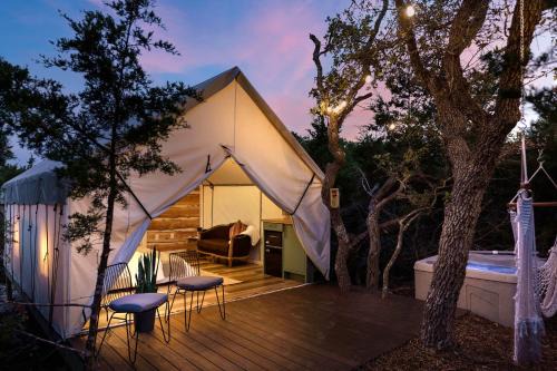 Fredericksburg Other | Oak Retreat Glamping With Private Hot tub