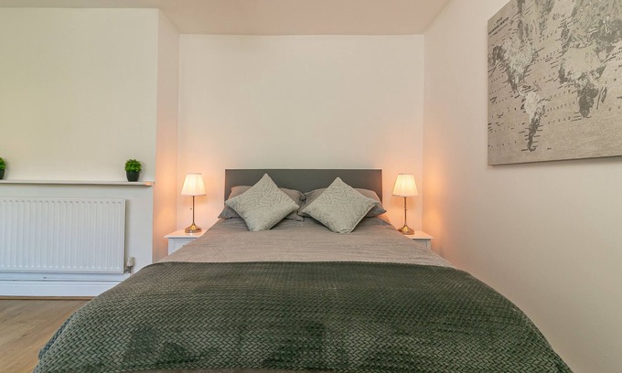 Stevenage House | Oak Room - Hillcrest Lodge