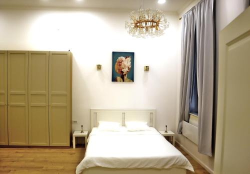 Bucharest City-Centre Apartment | Oak tree studio
