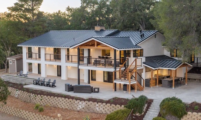 Templeton House | Oak & Vine Vineyard Estate - Stunning Vineyard Views!