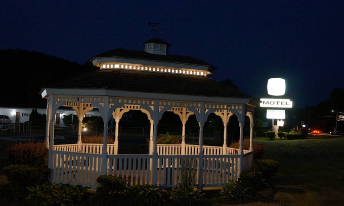 Waterford Hotel | Oakdell Motel