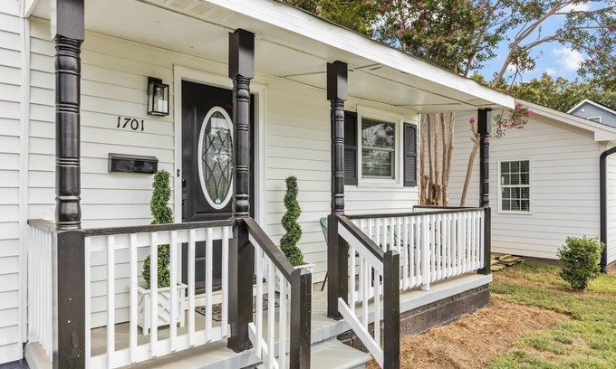 Downtown House | Oakwood Cottage Deux - Put Green, Mins to DT
