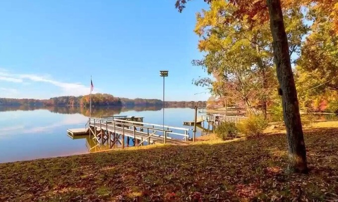 Southmont House | Oar House - Lakefront, Pier, Boat Ramp & Fire Pit