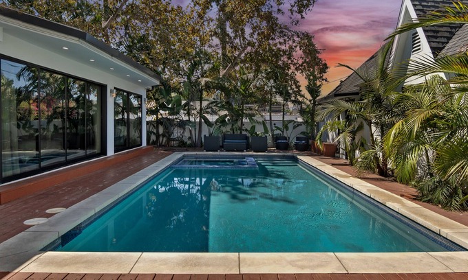 Greater Wilshire - Hancock Park House | Oasis 5 bed/4 bath with Heated pool & Spa