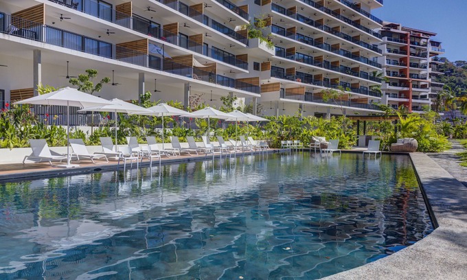 El Caloso Apartment | Oasis 702 - Oasis Riverfront Rio Cuale Rooftop Pool OceanViews