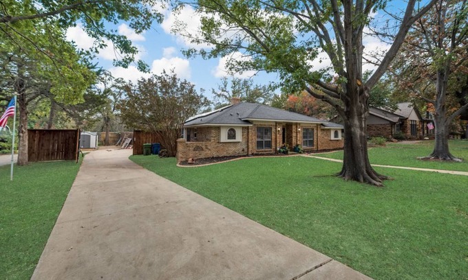 Lewisville House | Oasis and convenience in Lewisville near the Airport and pet friendly