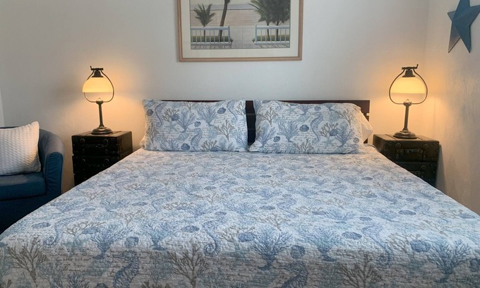 Northeast Virginia Beach Condo | Oasis By the Sea 1-bedroom VB condo - easy walk to the oceanfront